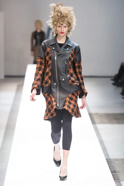 Look 3